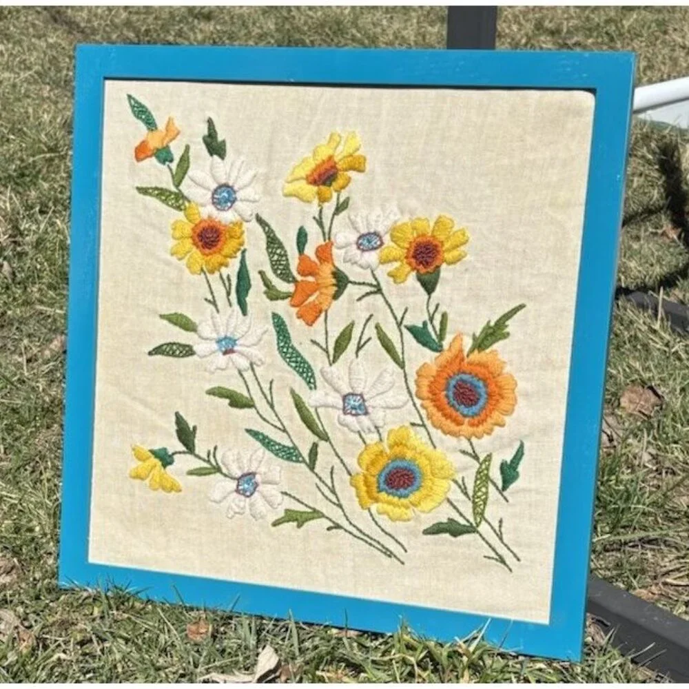Vintage Crewel Needlepoint Framed 15x15 Floral Wild Flower Daisy Multicolor - Picture 1 of 6